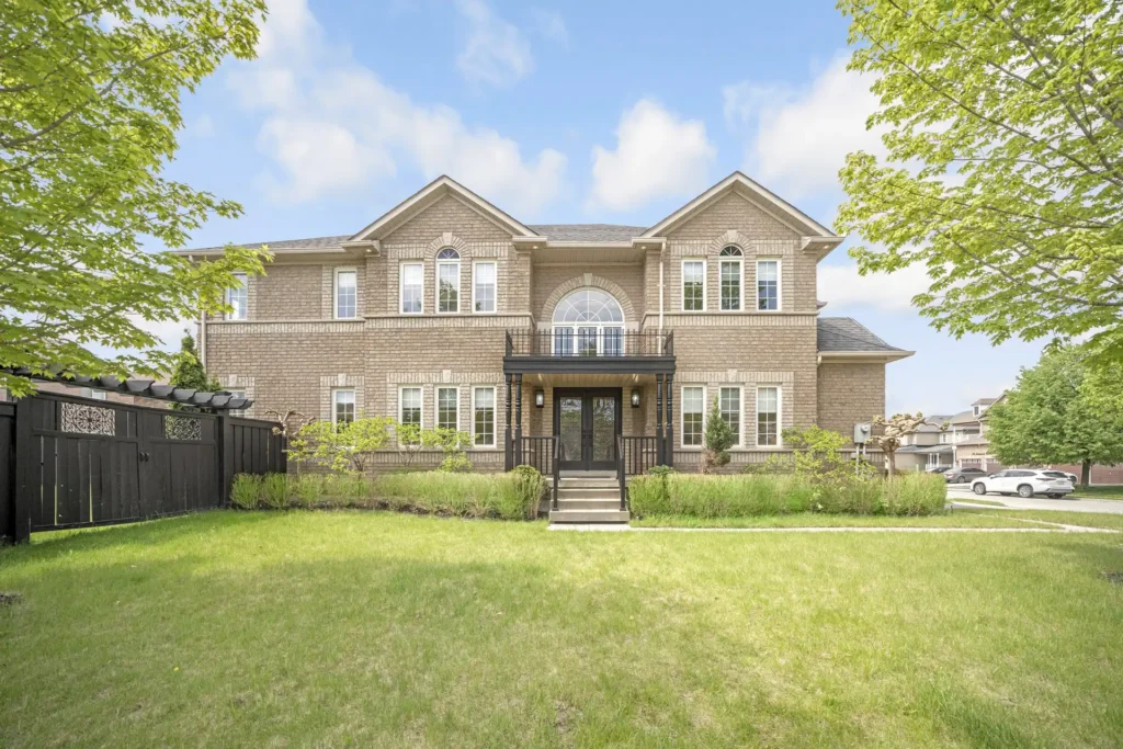 Luxury Real Estate in Canada (2025 Guide)