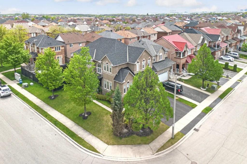 Luxury Real Estate in Canada (2025 Guide)