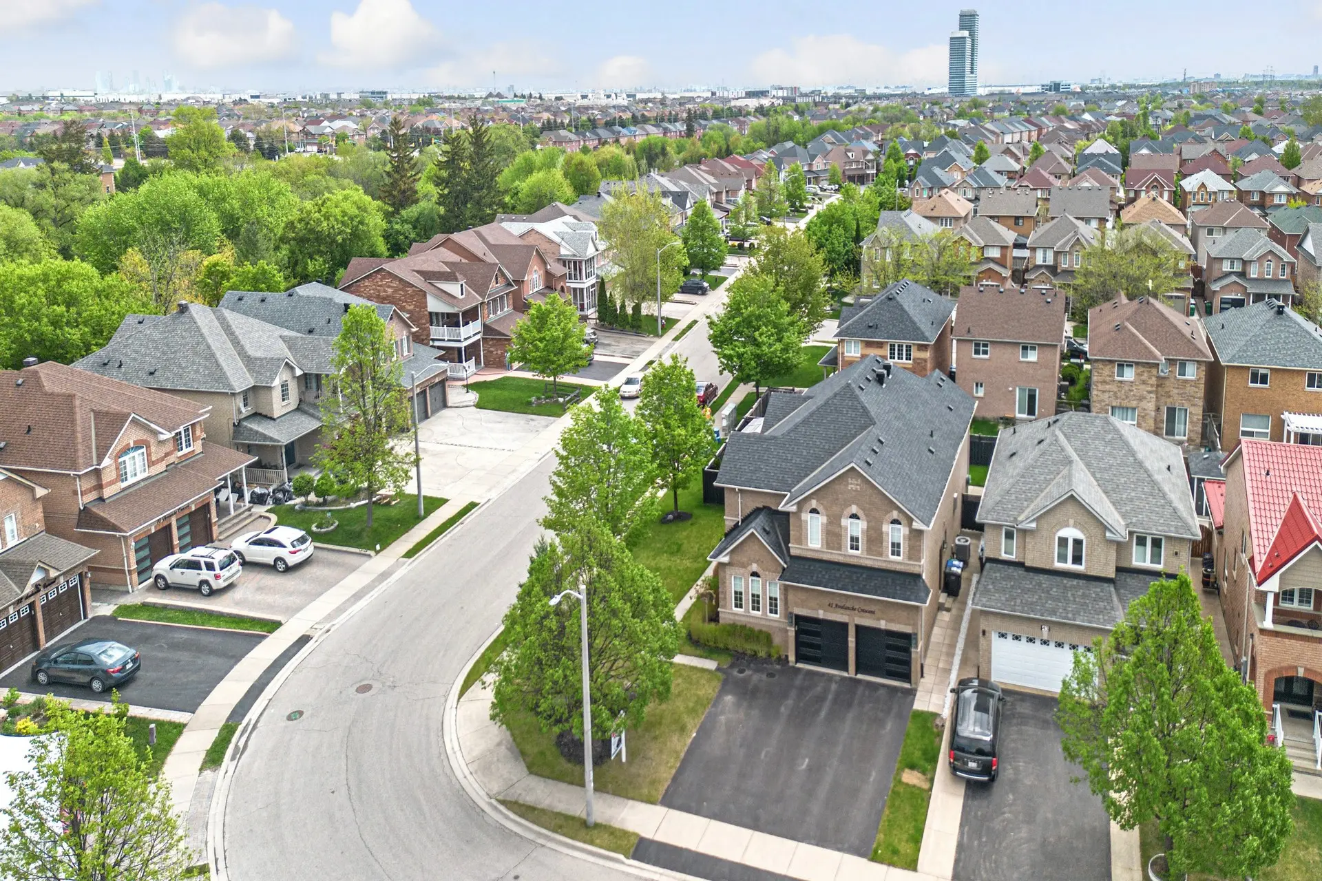 Luxury Real Estate Photography in Canada (2025 Guide)